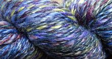 Load image into Gallery viewer, Mood Ring handspun yarn, www.skyloomweavers.com
